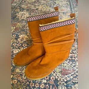 TOMS Moccasin Boots